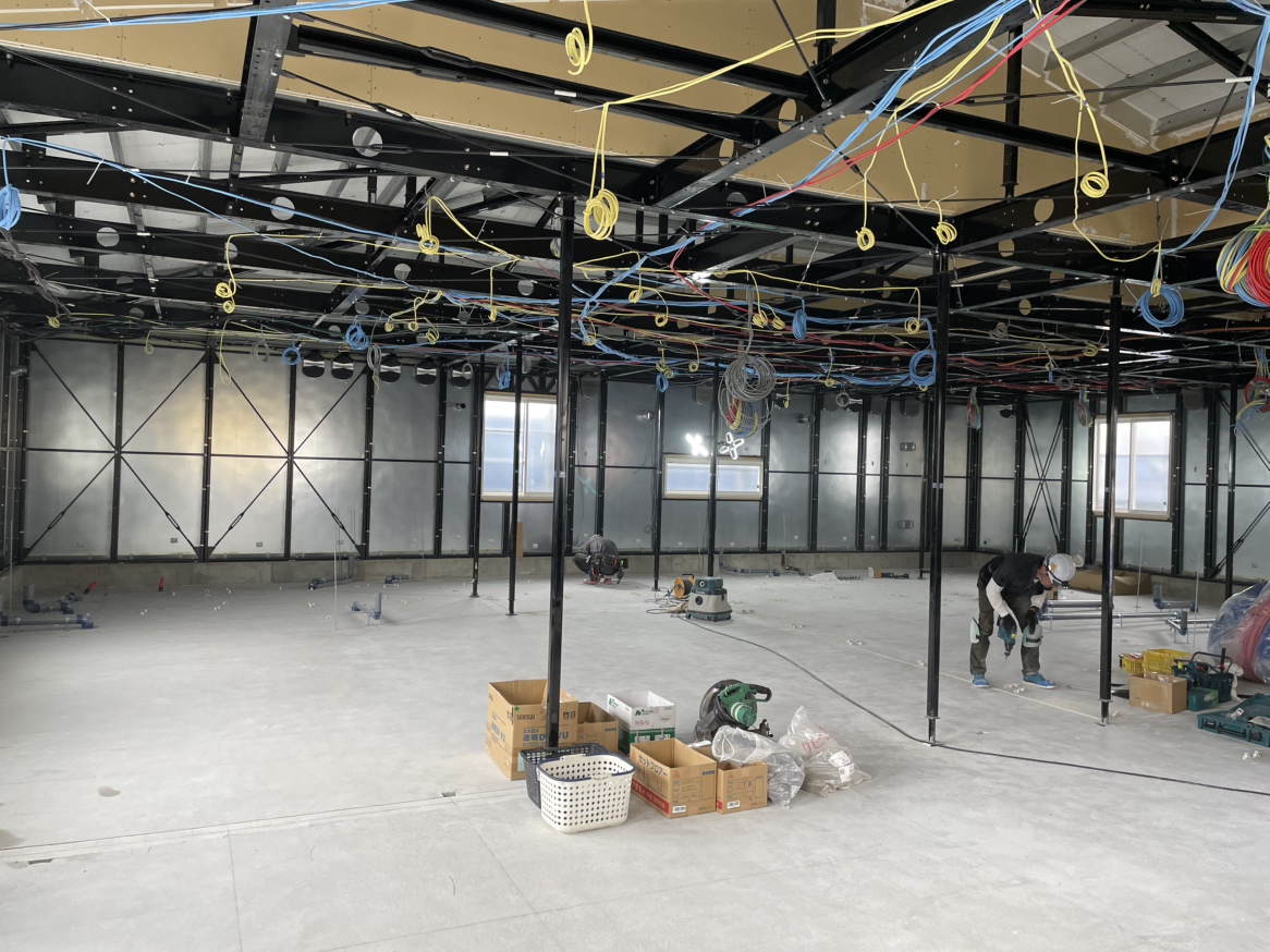 建物の内装工事が始まりました